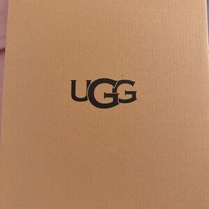 UGG Classic Tan Gift Box